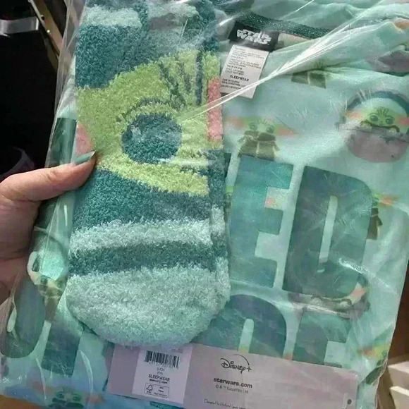 NWT Cute Star Wars Pajama Set Plus Comfy Lounging Socks! - Picture 4 of 5